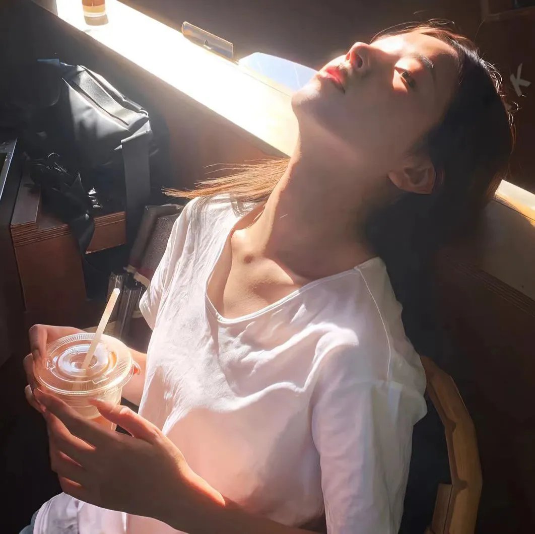 唯独我不屈在唱